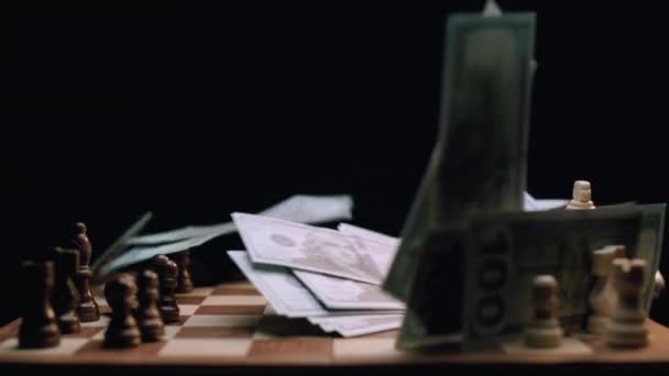 Stack Money Thrown Rotating Chess Board Knocking Chess Pieces Tiro — Vídeo de Stock