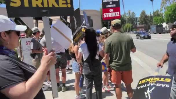 Бербанк Калифорния Сша 2023 Закрытие Sag Aftra Wga Strikers Picket — стоковое видео
