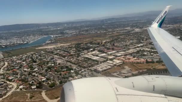 Los Angeles Usa 2023 Westjet 737 Samolot Przelatujący Nad Wybrzeżem — Wideo stockowe