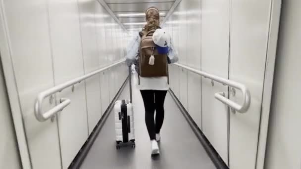 Los Angeles California Usa 2023 Lax Airport Caucasian Woman Traveler — Stock Video