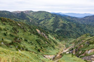 Shibu 'nun harika manzarası Japonya' da Shiga Kogen 'i geçiyor..