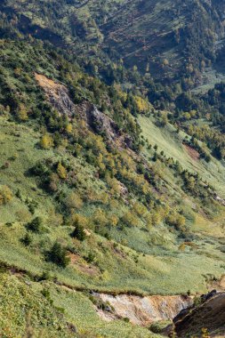 Shibu 'nun harika manzarası Japonya' da Shiga Kogen 'i geçiyor..