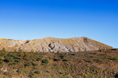 Muhteşem bir dağ manzarası var. Sonbaharda Kusatsu-Shirane.