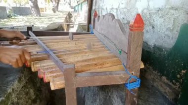 Rindik, Endonezya 'nın Bali kentinden gelen geleneksel bir müzik enstrümanıdır..