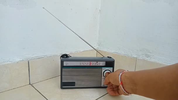 Una Vecchia Radio Che Funziona Ancora Abbastanza Bene Mattino — Video Stock