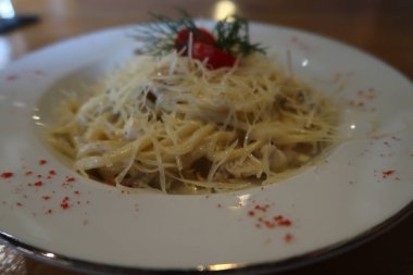 Etli ve sebzeli spagetti