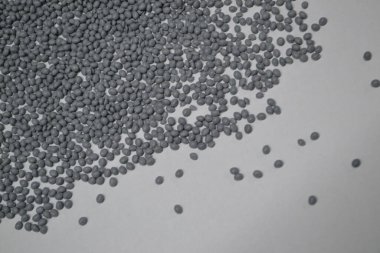 Gri granüller termoplastik elastik. 