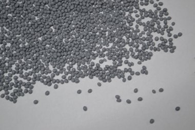 Gri granüller termoplastik elastik. 