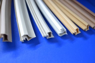 Termoplastik elastomerden yapılmış çok renkli kapı kilitleri.