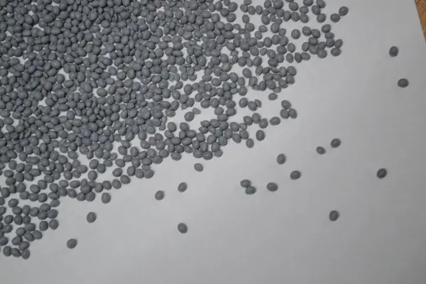 Gri granüller termoplastik elastik. 