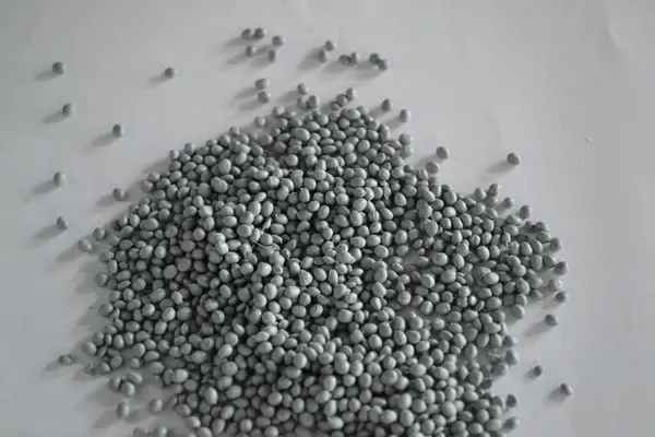 Gri granüller termoplastik elastik. 