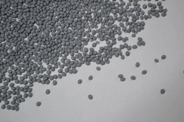 Gri granüller termoplastik elastik. 