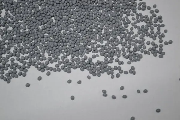 Gri granüller termoplastik elastik. 