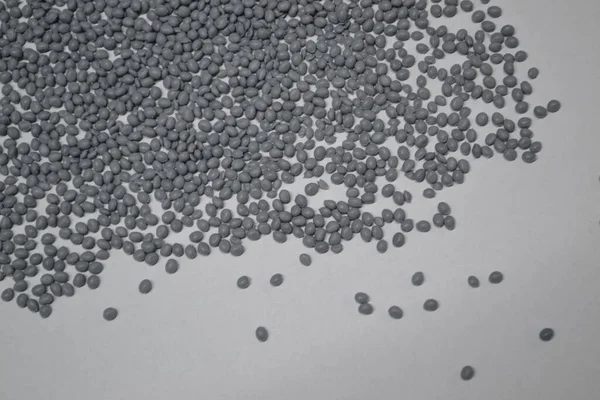 Gri granüller termoplastik elastik. 