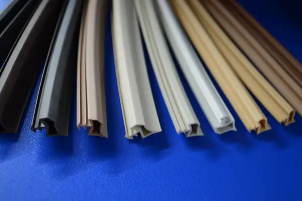 Termoplastik elastomerden yapılmış çok renkli kapı kilitleri.