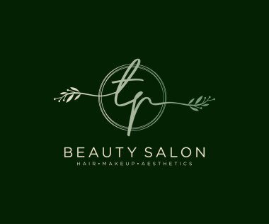 İlk TP kadın logo koleksiyonu şablonu. İmzalı el yazısı logosu, düğün, moda, mücevher, butik, çiçek ve botanik herhangi bir şirket için yaratıcı şablona sahip.