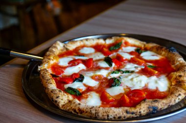 Pizza Margherita (Napoli pizzası))