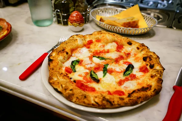 Pizza Margherita (Napoli pizzası))