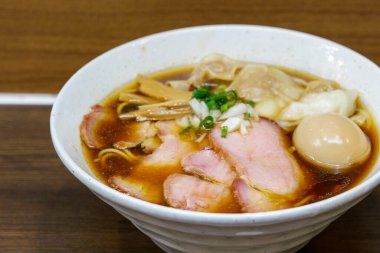 Ramen eriştesinin mutfak fotoğrafı.