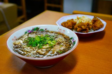 Ramen eriştesinin mutfak fotoğrafı.