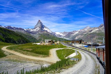 İsviçre 'de Gornergratbahn dağa çıkıyor