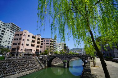 Spectacles Köprüsü, Japonya 'nın Nagasaki şehrinin ünlü simgesidir.