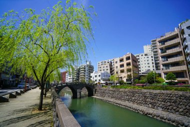 Spectacles Köprüsü, Japonya 'nın Nagasaki şehrinin ünlü simgesidir.