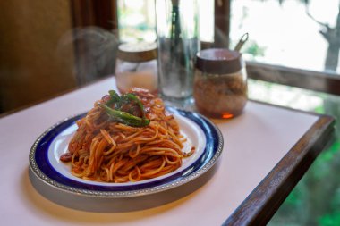 Ketçaptan yapılmış Japon spagetti tabağı.