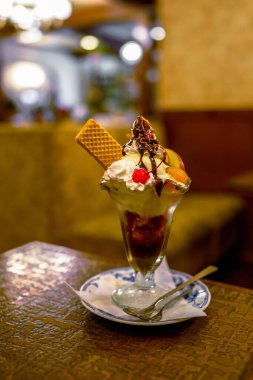 Kahve dükkanında nefis bir parfüm.