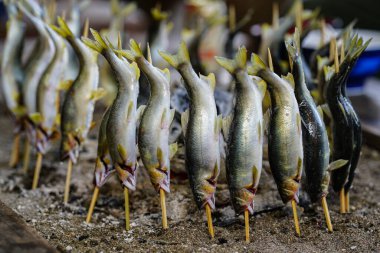 Japon nehrinden tuzlanmış tatlı balık.