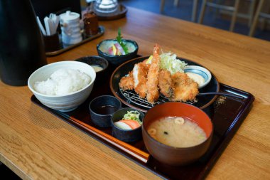 Restoran Karışık Kızartma Yemekleri