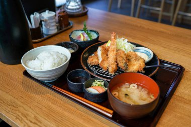 Restoran Karışık Kızartma Yemekleri