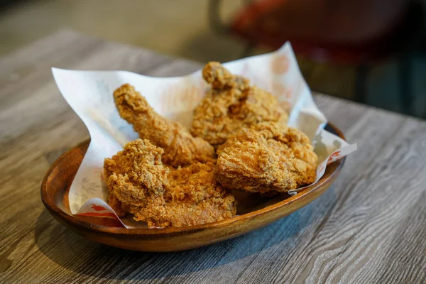 Ropogós Sült Csirke Egy Étteremből — Stock Fotó