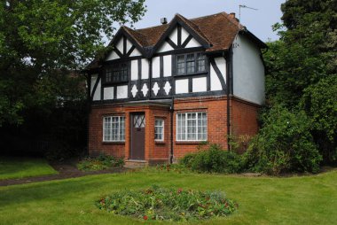 Öğretmen tasarımlı bir kır evi.