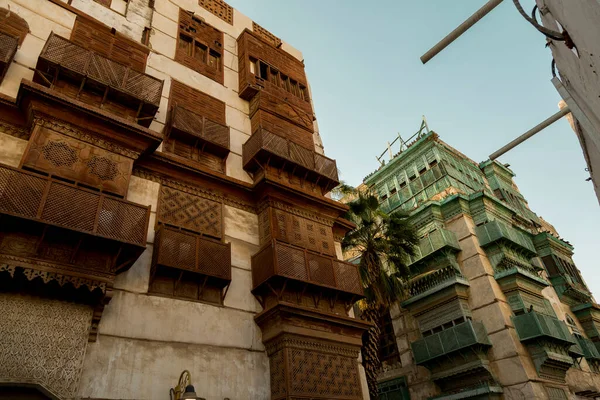 stock image Arabian houses with palms in front in Jeddah, Saudi Arabia, Al-Balad old Arabian town