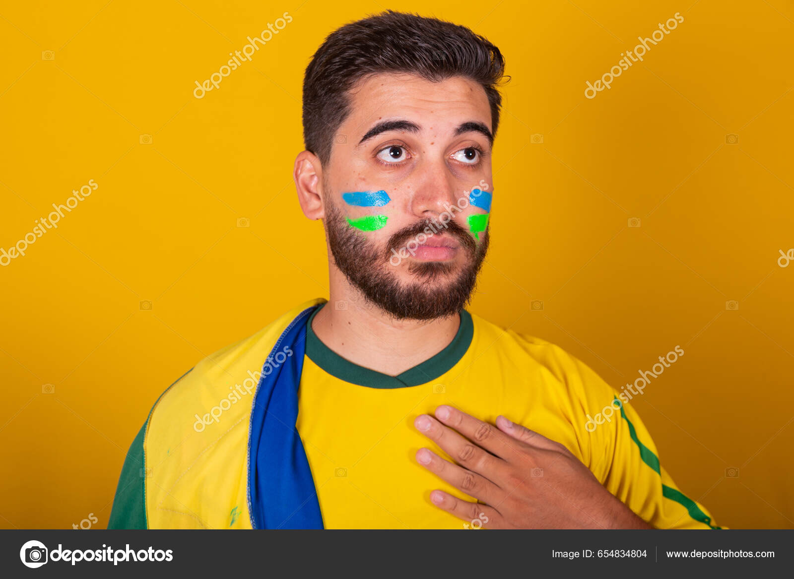 Homem Brasileiro Latino Americano Torcendo Pelo Brasil Copa Mundo