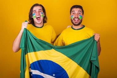 Brezilyalı arkadaşlar, Latin Amerikalılar, çeşitlilik, Brezilya için tezahürat, 2022 Dünya Kupası, Brezilya bayrağı, futbol, tezahürat ve titreşim, çığlık atan hedef, neşeli ve mutlu
