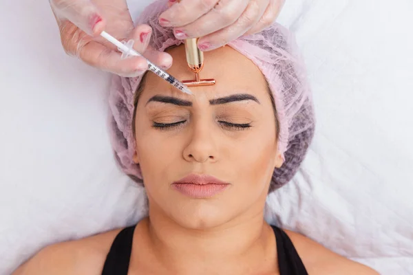 Botox Anwendung Patienten Faltenvorbeugung Verjüngung Hautpflege Behandlung — Stockfoto