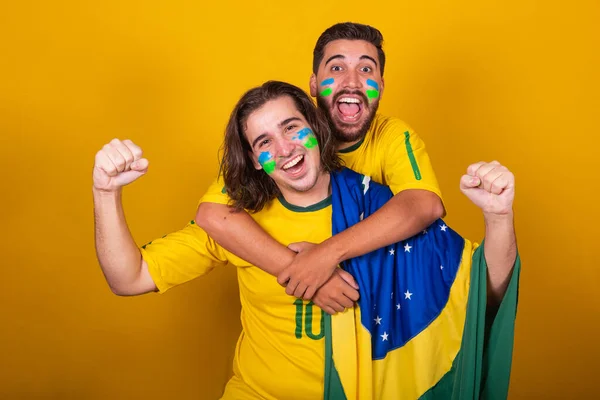 Brazilští Přátelé Latinoameričané Rozmanitost Povzbuzování Brazílie Roce 2022 Mistrovství Světa — Stock fotografie