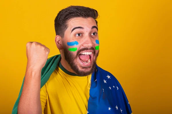 Brasilianischer Mann Lateinamerikaner Jubelt Für Brasilien 2022 Patriot Nationalist Schreit — Stockfoto