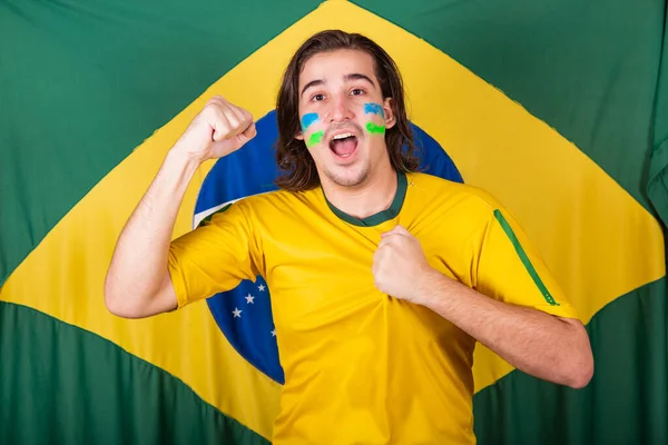 Caucásico Brasileño Latinoamericano Animando Por Brasil Copa Del Mundo 2022 — Foto de Stock