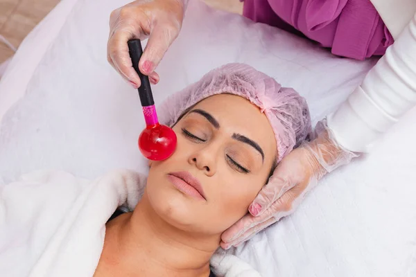 Toepassing Van Beauty Globs Massage Gezichtsontspanning Huidverzorging Behandeling — Stockfoto