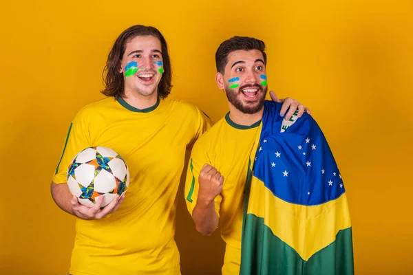 Amigos Brasileños Latinoamericanos Diversidad Animando Brasil Copa Del Mundo 2022 — Foto de Stock