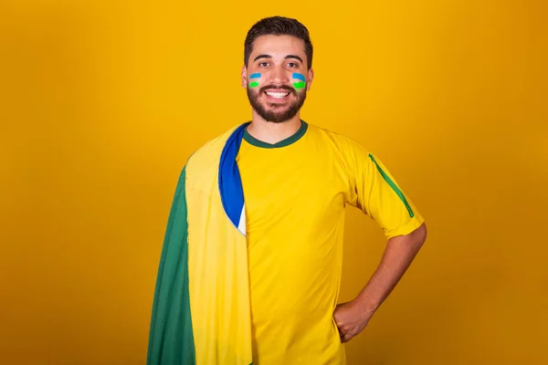 Hombre Brasileño Latinoamericano Animando Por Brasil Copa Del Mundo 2022 — Foto de Stock