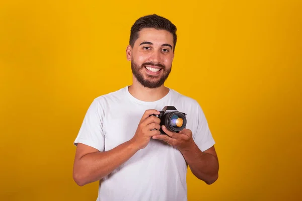 Braziliaanse Latin American Man Gelukkig Met Digitale Camera Concept Van — Stockfoto