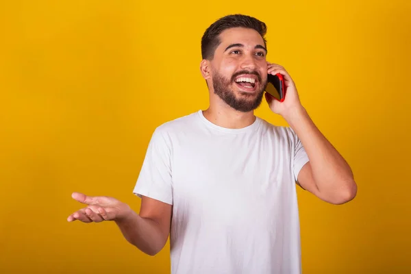 Braziliaanse Latijns Amerikaanse Man Praten Mobiele Telefoon Gesprek Glimlachen Communicatie — Stockfoto