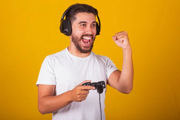 Счастливый Бразильский Латиноамериканец Гарнитурой Игрой Видеоигры Рейтинг Победил Победитель — стоковое фото