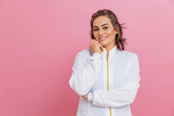 Esteticista Profesional Mujer Emprendedora Médico Estético Mano Barbilla Sonriendo —  Fotos de Stock