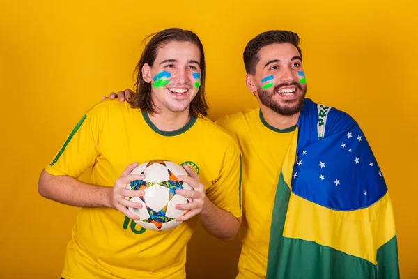 Brazylijscy Przyjaciele Latynosi Różnorodność Doping Dla Brazylijczyków 2022 Roku Mistrzostwa — Zdjęcie stockowe