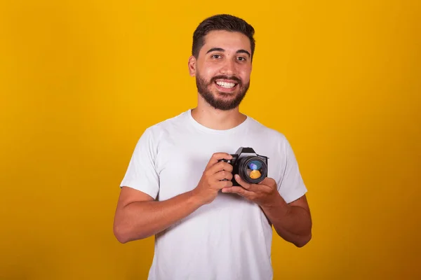 Braziliaanse Latin American Man Gelukkig Met Digitale Camera Concept Van — Stockfoto